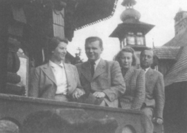 S manželkou Miroslavou, švagrem Konstantinem Bieblem a jeho ženou, Pustevny (kolem 1940)